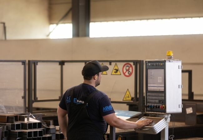 lipp stahlbau werkstatt bandsaege cnc gesteuert